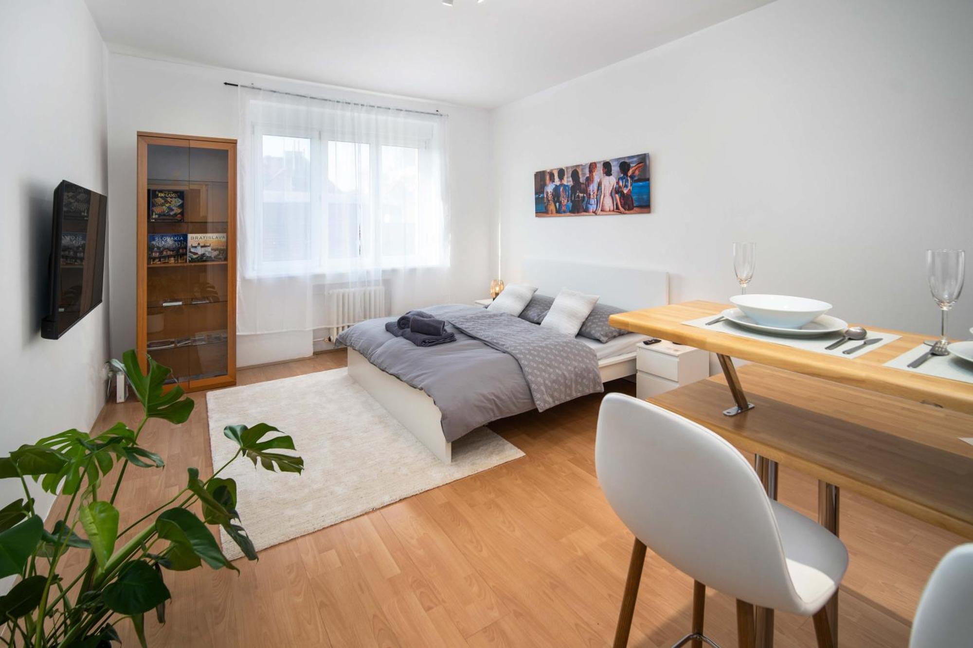 Best Location Apartment Air-Conditioned บราติสลาวา ภายนอก รูปภาพ